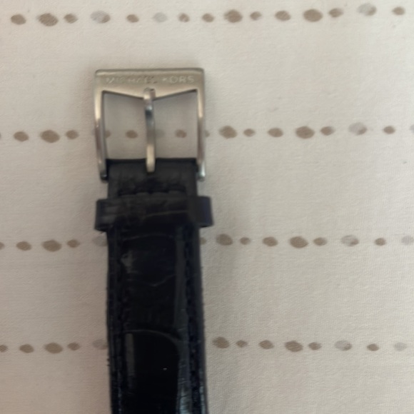Michael Kors Watch Leather Strap. ⌚️ - Picture 3 of 9
